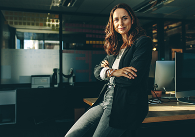 Mature,Businesswoman,Sitting,On,Her,Desk.,Confident,Female,Entrepreneur,With